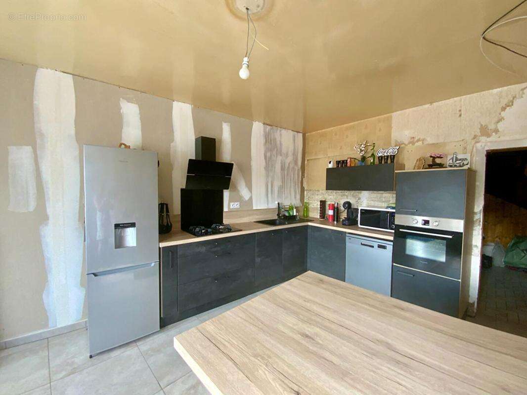 Maison à CONTREXEVILLE