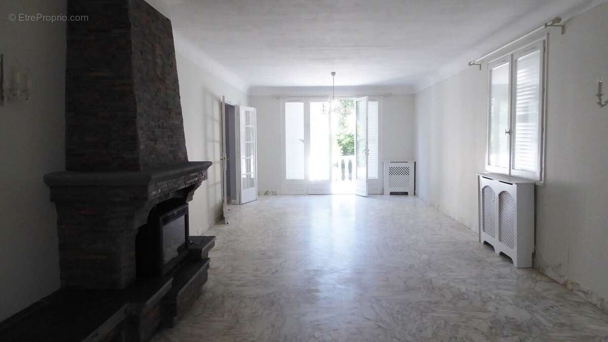 Maison contemporaine 200 m² avec T3 indépendant, piscine, terrain 1300 m²  proche lac  sans vis-à-vis  fort potentiel - photo 4