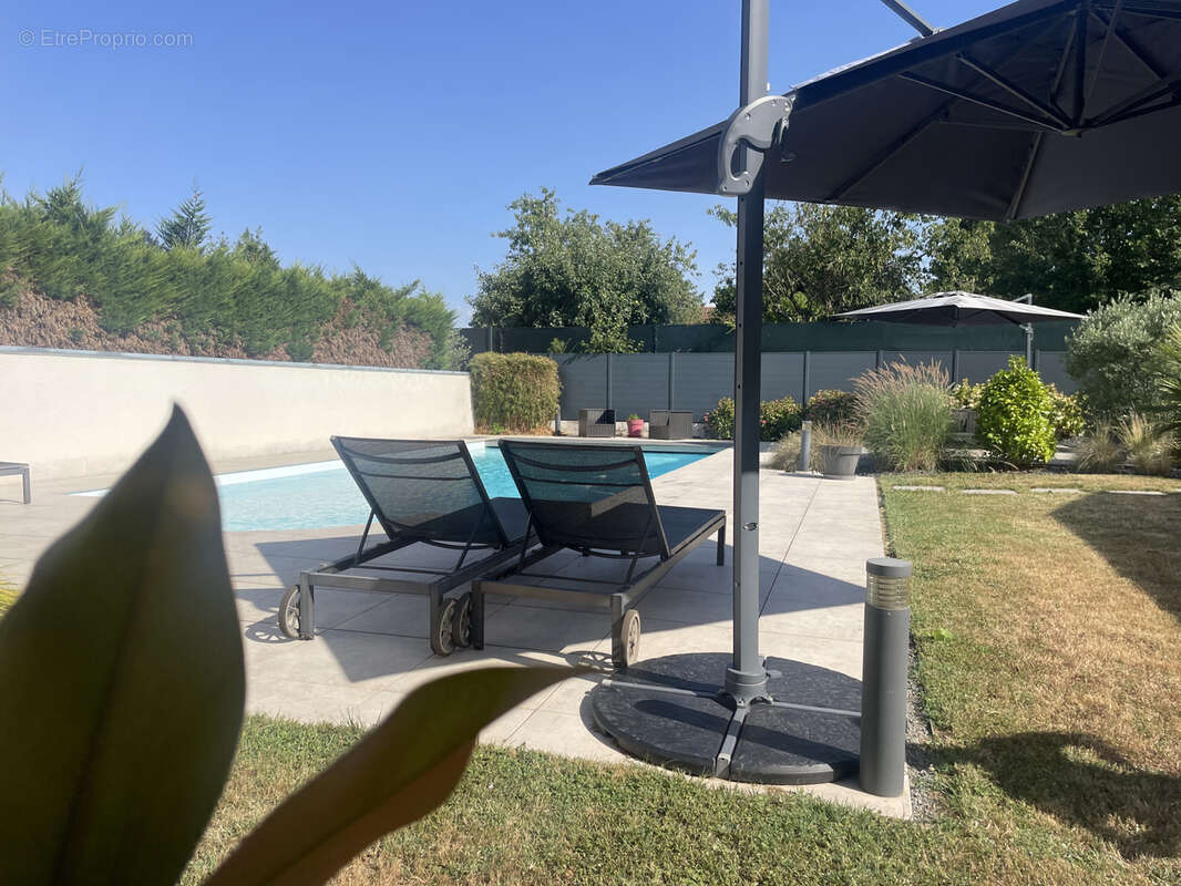 Maison à SAINT-GERMAIN-LESPINASSE