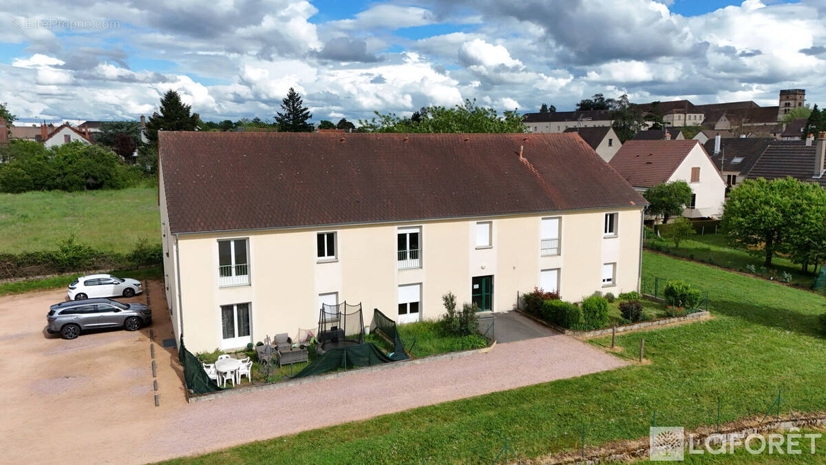 Appartement à YZEURE