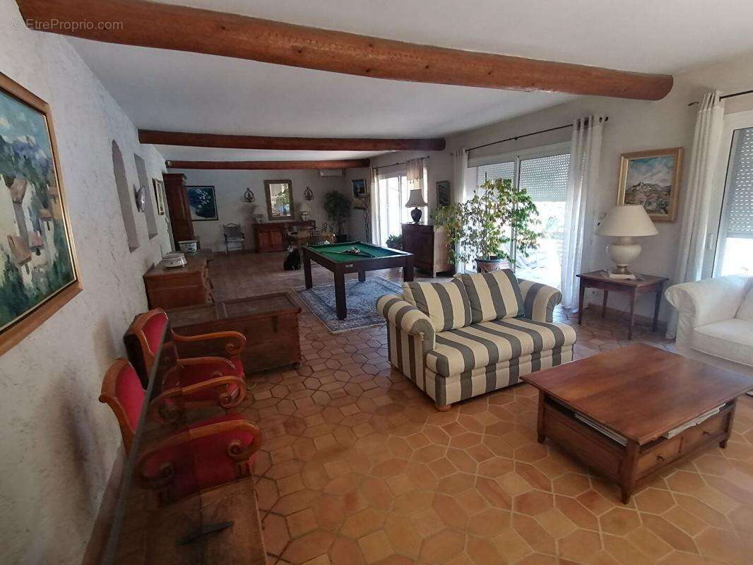 Maison à SAINT-CYR-SUR-MER