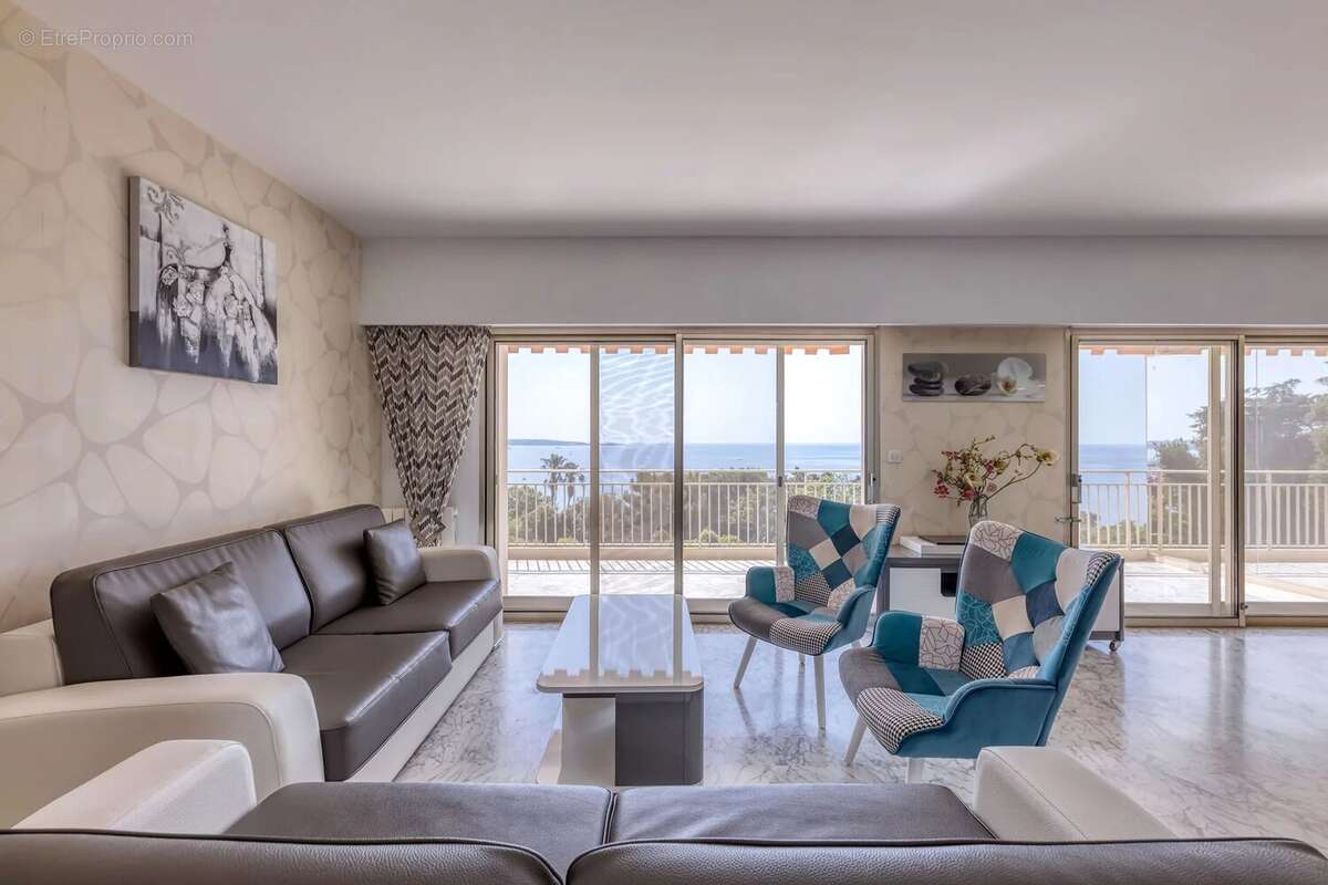 Appartement à VALLAURIS