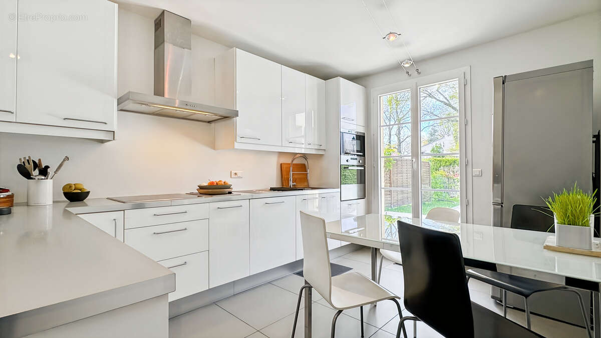 Maison à SAINT-NOM-LA-BRETECHE