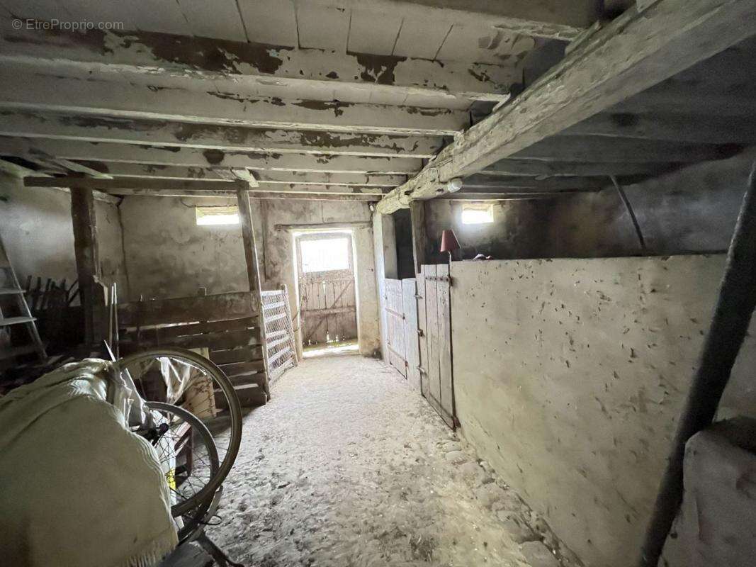 Maison à BELLOU-LE-TRICHARD