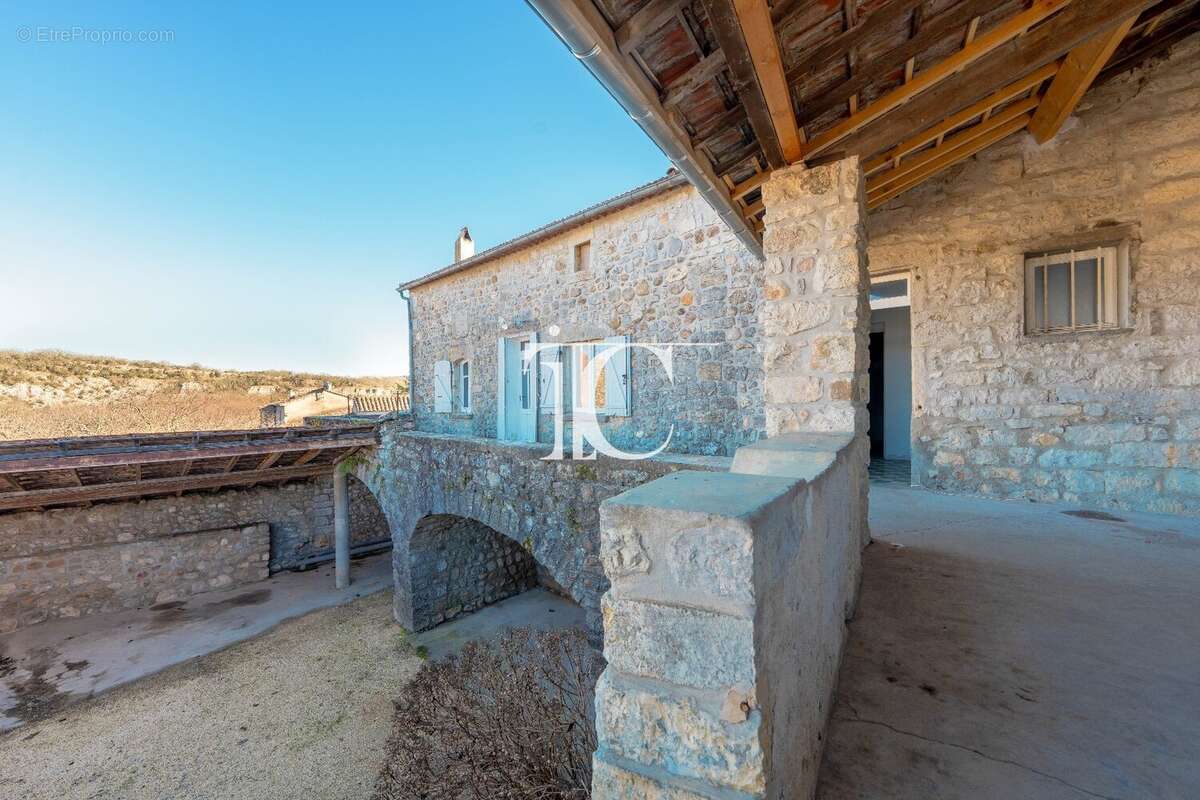 Maison à BERRIAS-ET-CASTELJAU