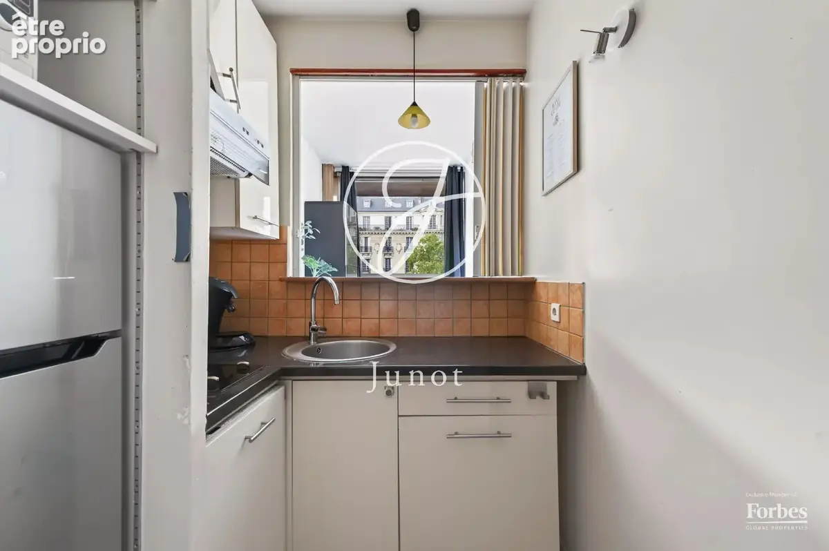 PARIS 16e - POMPE / FLANDRIN - Studio - 31,01m2 Carrez - Balcon 4,26m² - photo 10