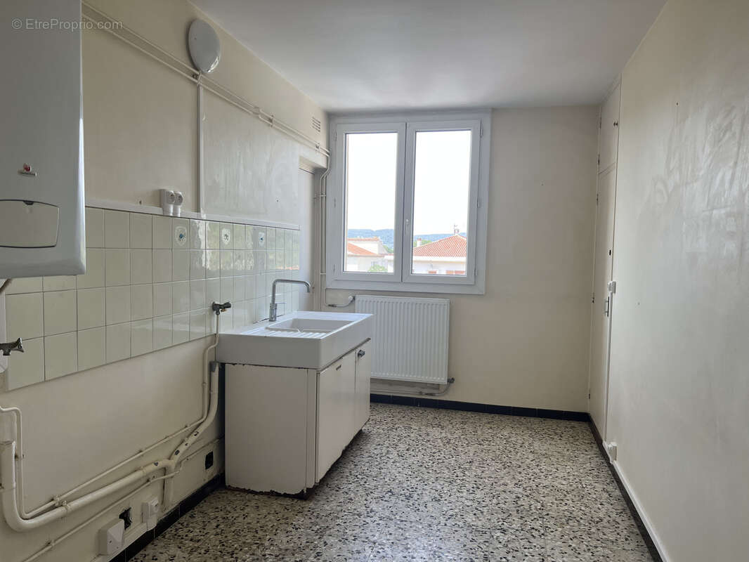 Appartement à BAGNOLS-SUR-CEZE