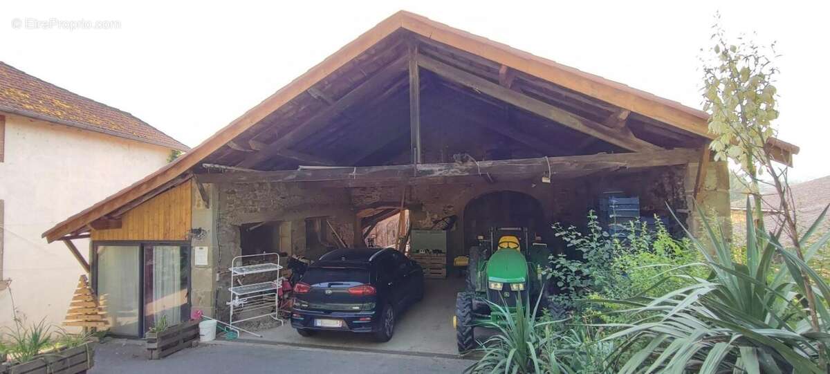 Maison à LIVINHAC-LE-HAUT