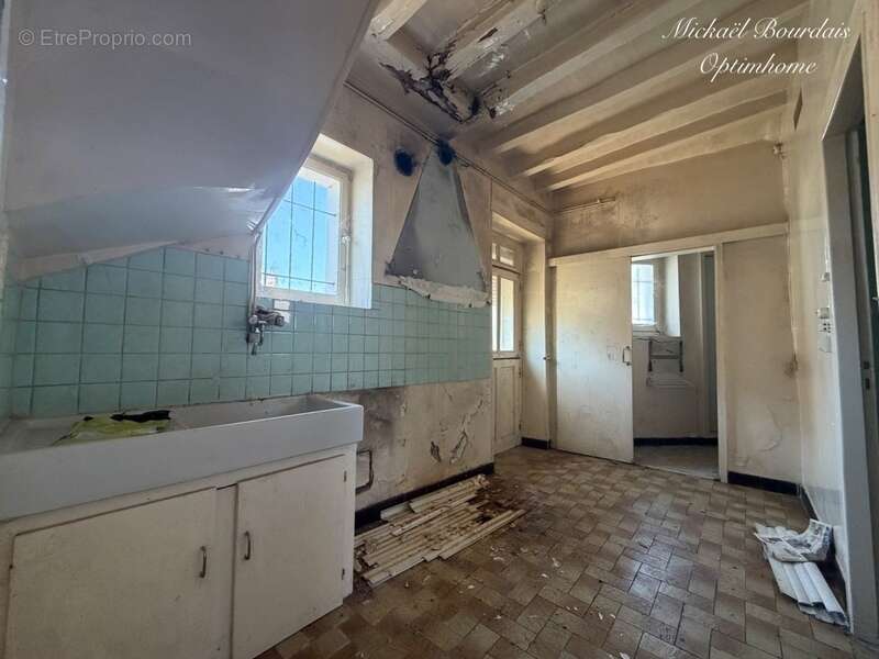 Maison à rénover avec garage indépendant – Fort potentiel à Mansigné - photo 11