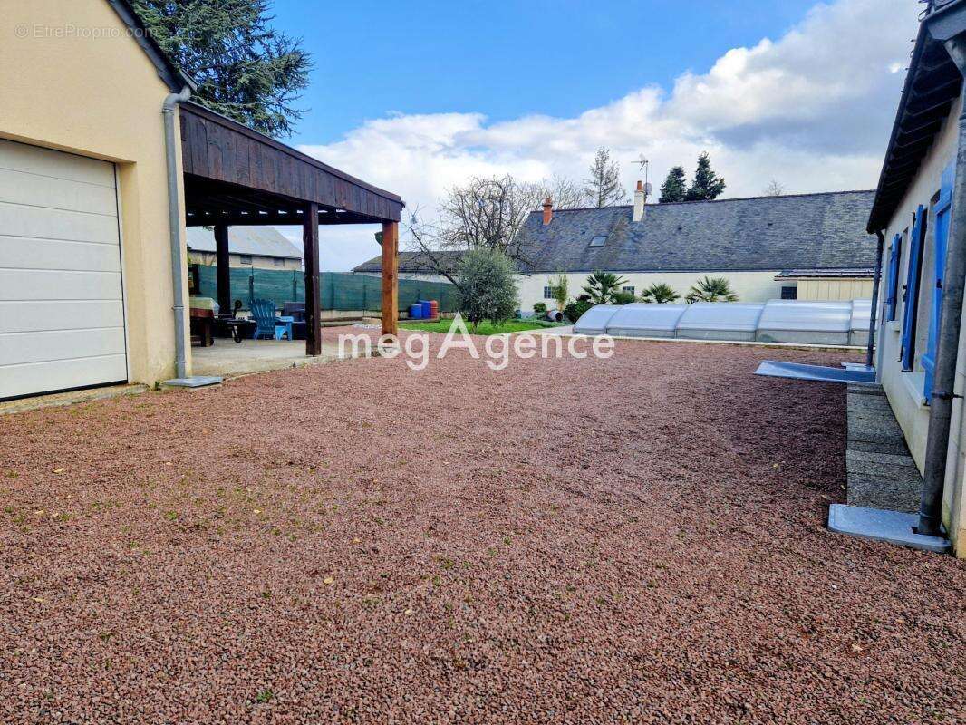 Maison à LONGUE-JUMELLES