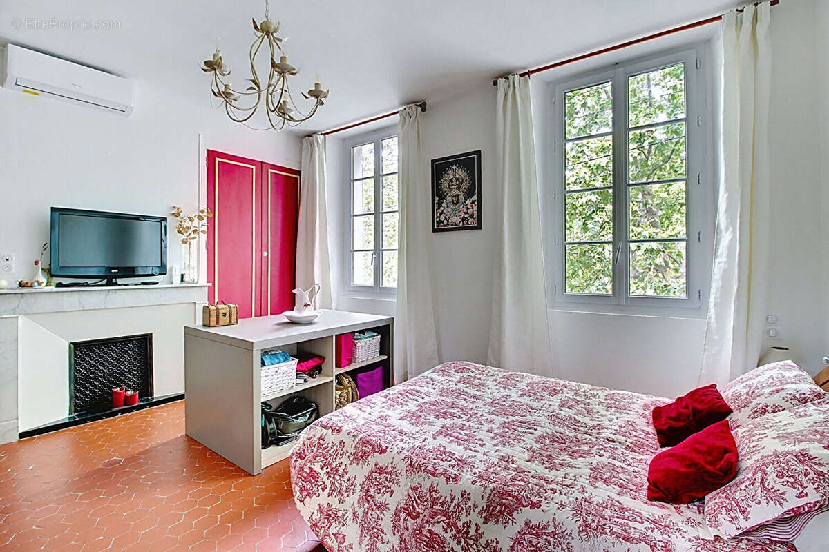 A vendre en exclusivité draguignan superbe appartement t3 spacieux de 100 m² en centre ville - photo 6