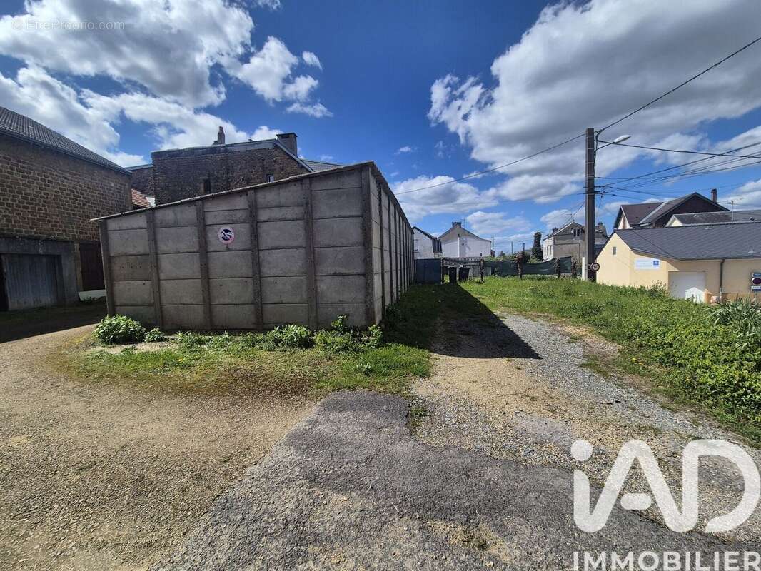 Photo 4 - Parking à CHARLEVILLE-MEZIERES