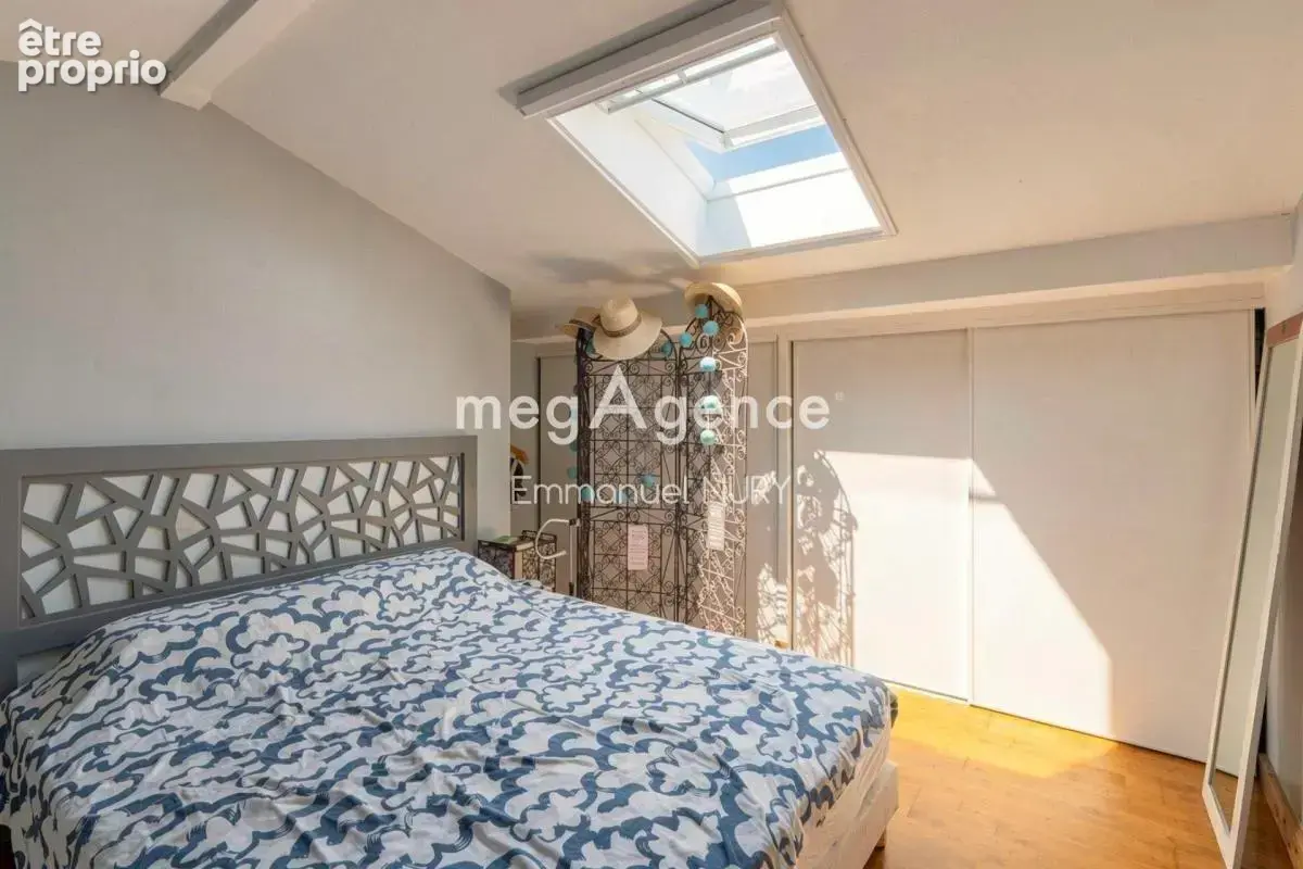 Saint Genis-les-Ollières – T4 duplex avec balcon, garage  & parking - photo 4