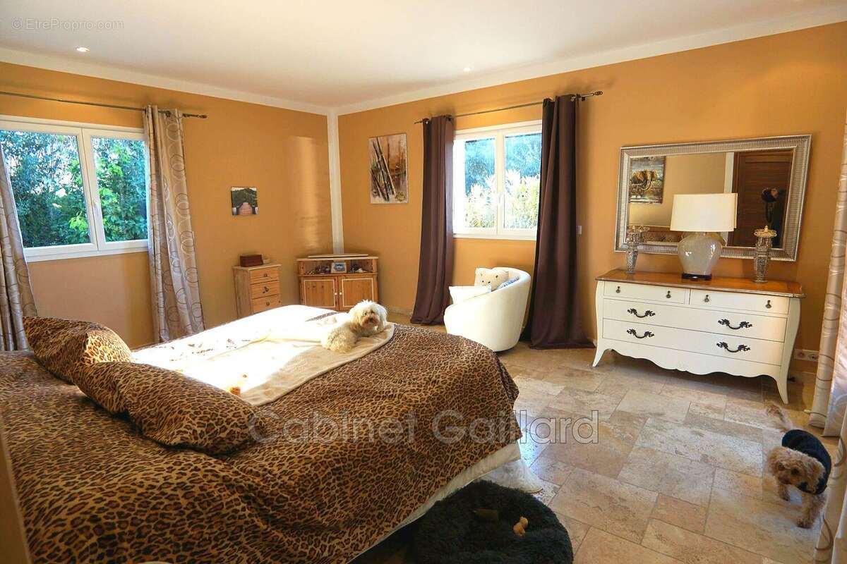 Maison 182 m² à Peymeinade  - photo 8