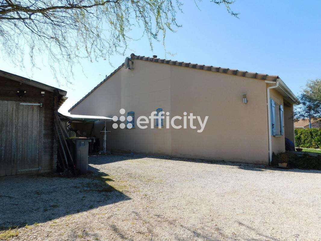 Maison à NEGREPELISSE