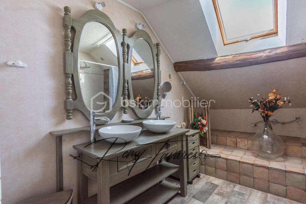 EXCLUSIVITÉ – Magnifique longère du XVIIe siècle à fort potentiel (300 m² et jusqu'à 7 Chambres) – Remauville - photo 13