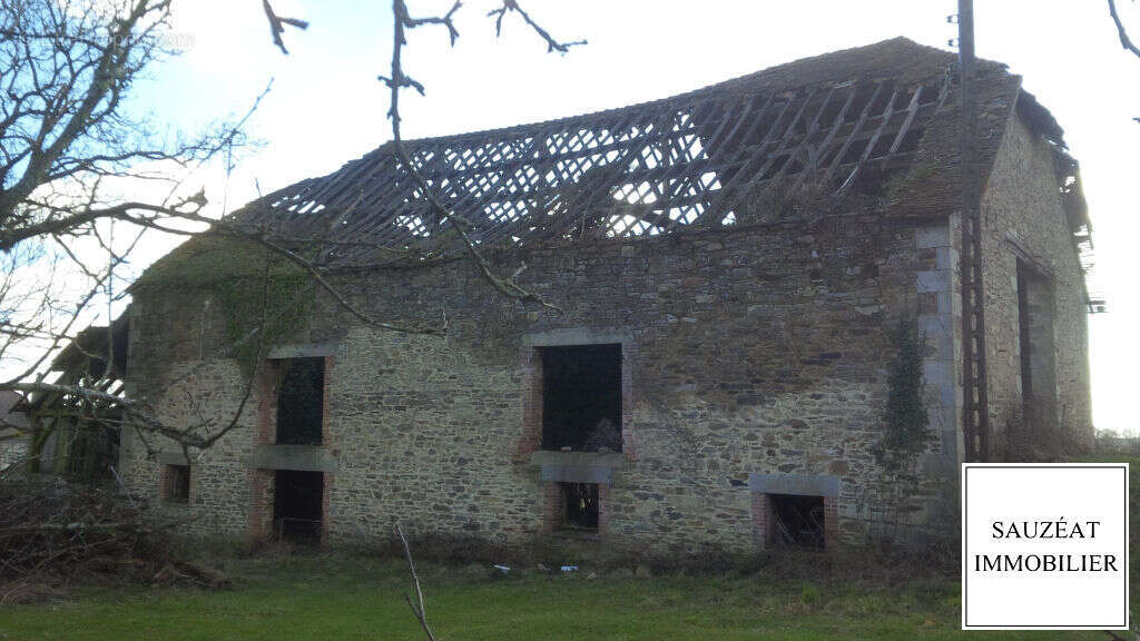 Terrain à MAGNAC-BOURG
