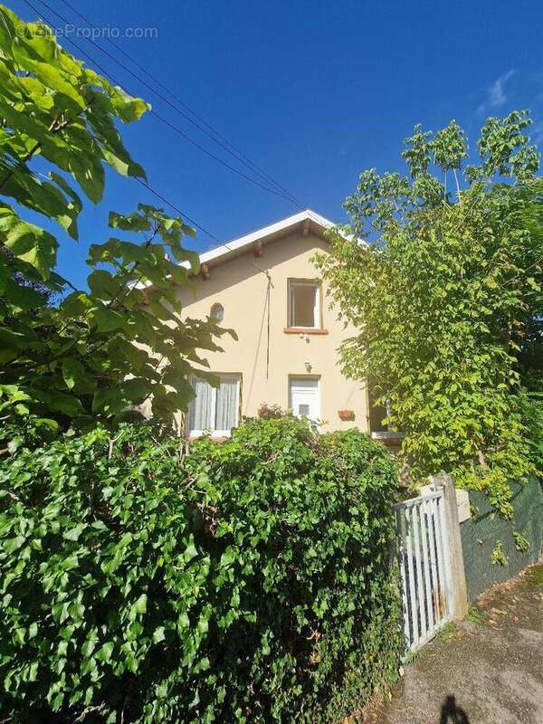   - Maison à GRIGNY