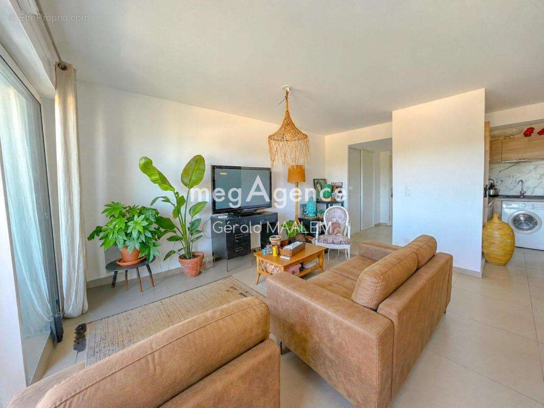 Appartement 3 pièces de 64m² avec parking et terrasse à Cogolin - photo 3