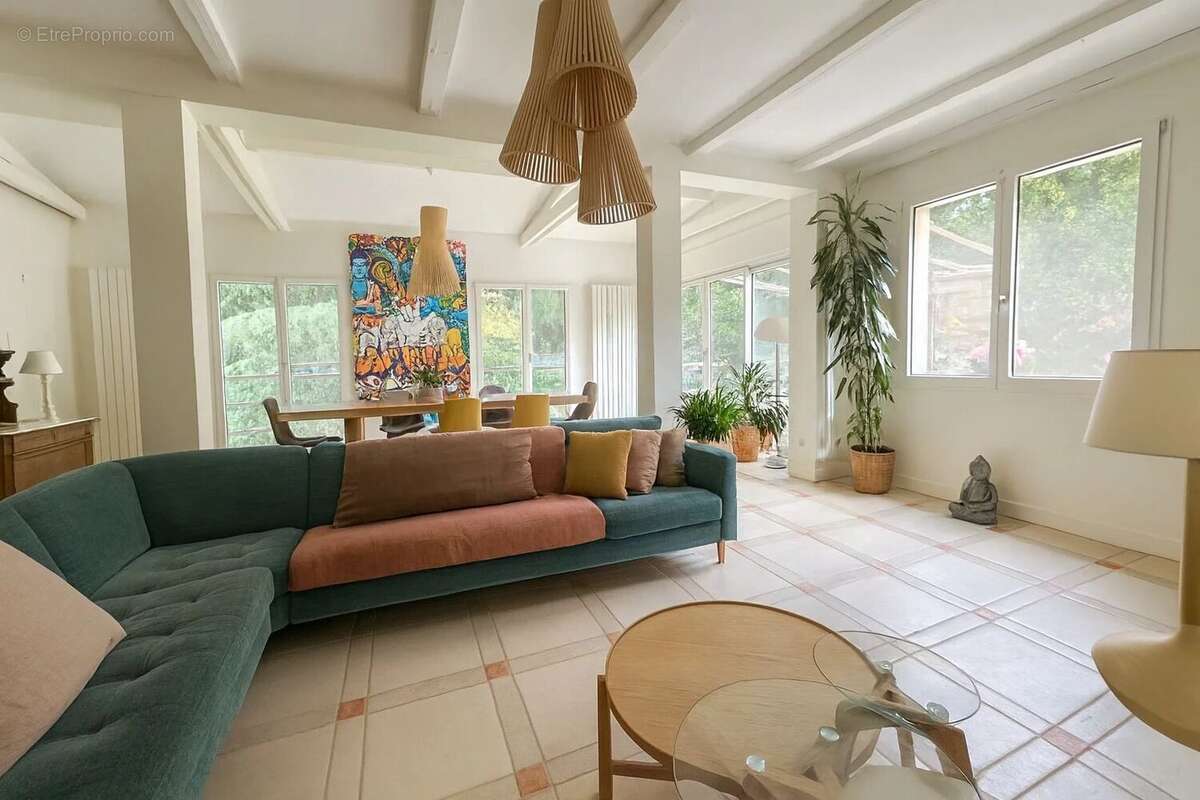 Maison à VILLE-D&#039;AVRAY