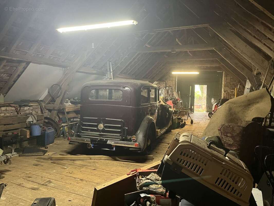 Grange - R+1 - Pièce - Maison à LIVERNON