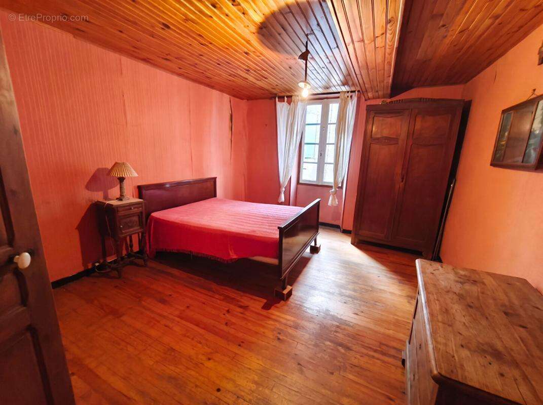 Maison de village à renover + terrain - photo 5