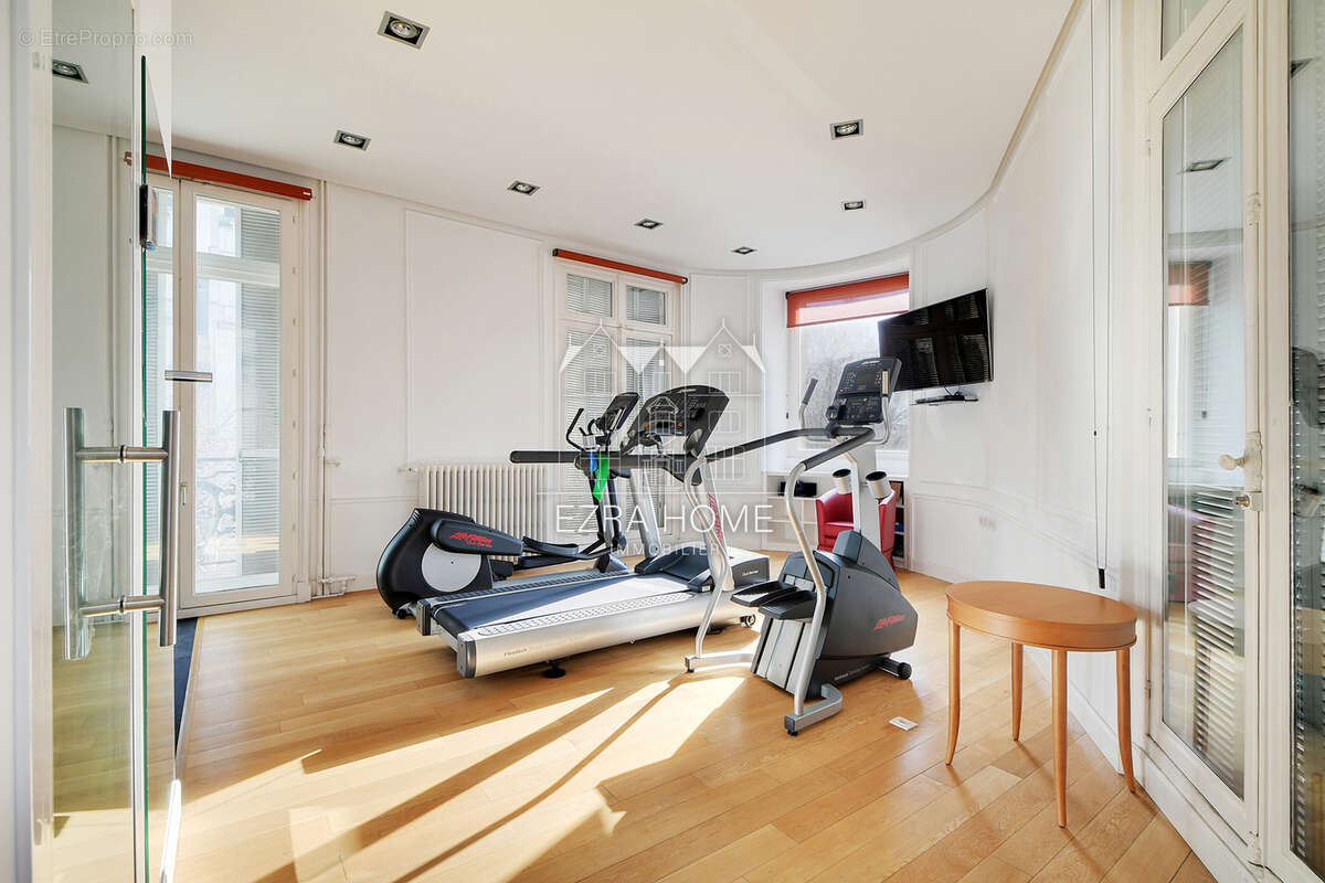 Appartement à PARIS-8E