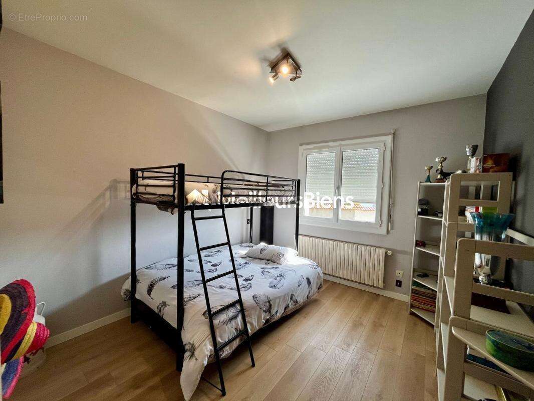 Maison à SURY-LE-COMTAL