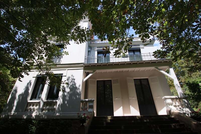 Villa d'exception de 8 pieces – un joyau du patrimoine ovillois - photo 3