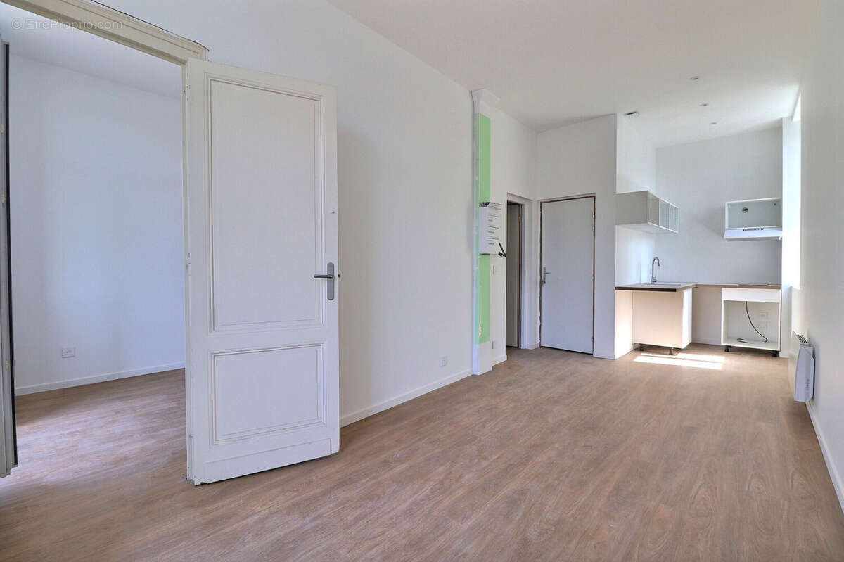 Rue prosper - t2 renove - balcons - photo 3