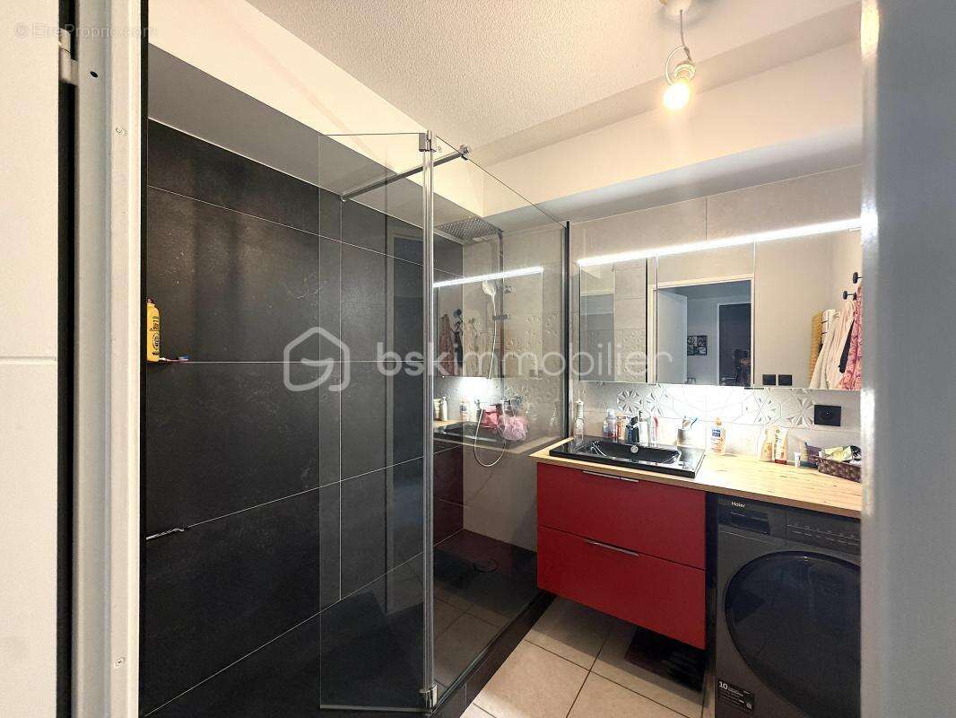 En RDC, très beau T3 en excellent état de 67m2 avec 2 places parking en sous-sol ! - photo 4