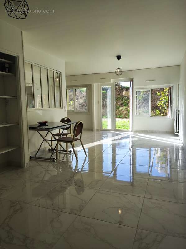 Appartement à VILLETANEUSE
