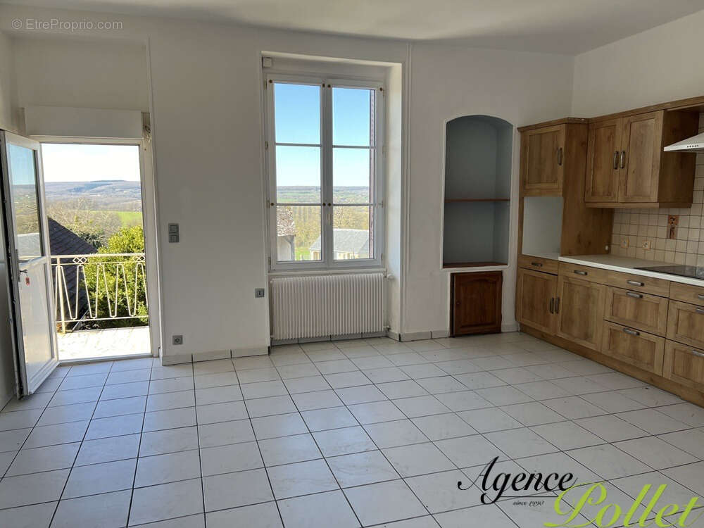 Maison de village 116 m2, garage, cave et jardin clos 601 m2 - photo 3