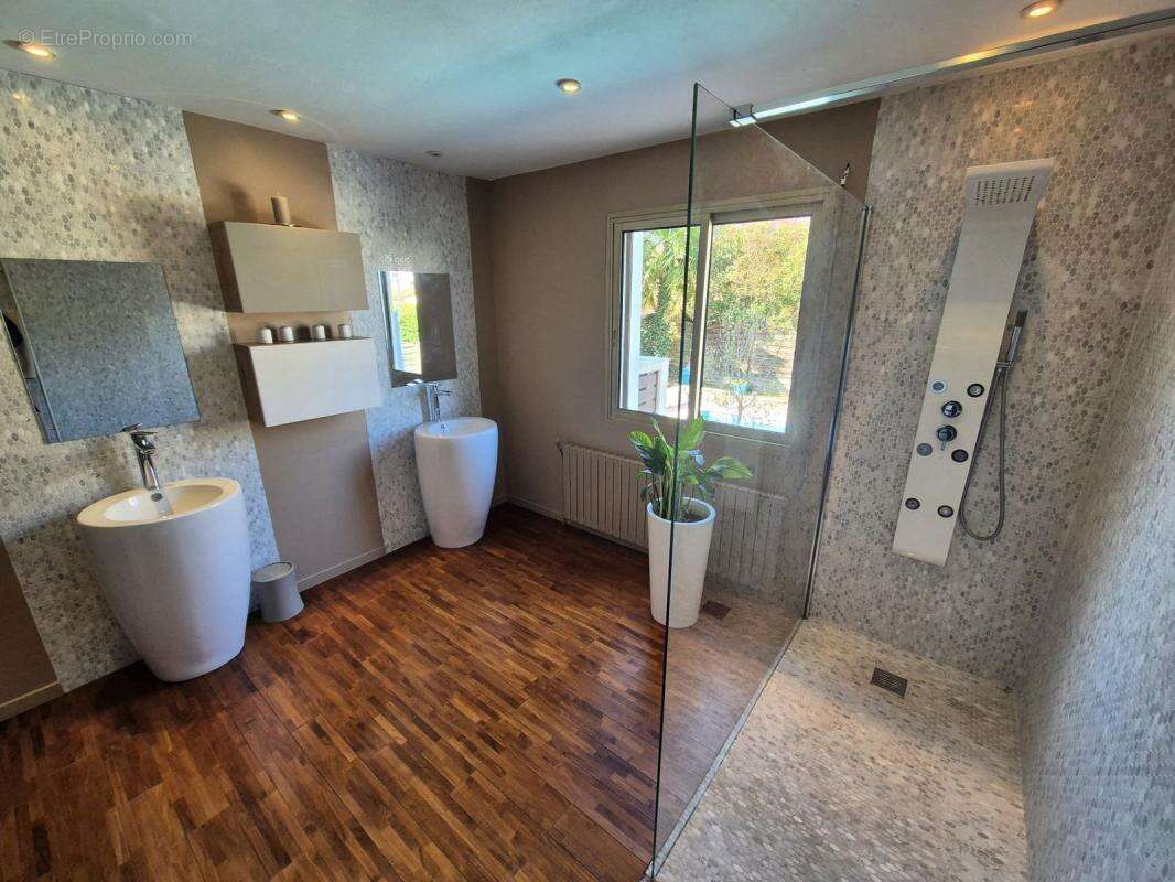 Magnifique maison de 121.13 m² avec son garage et sa piscine - photo 16