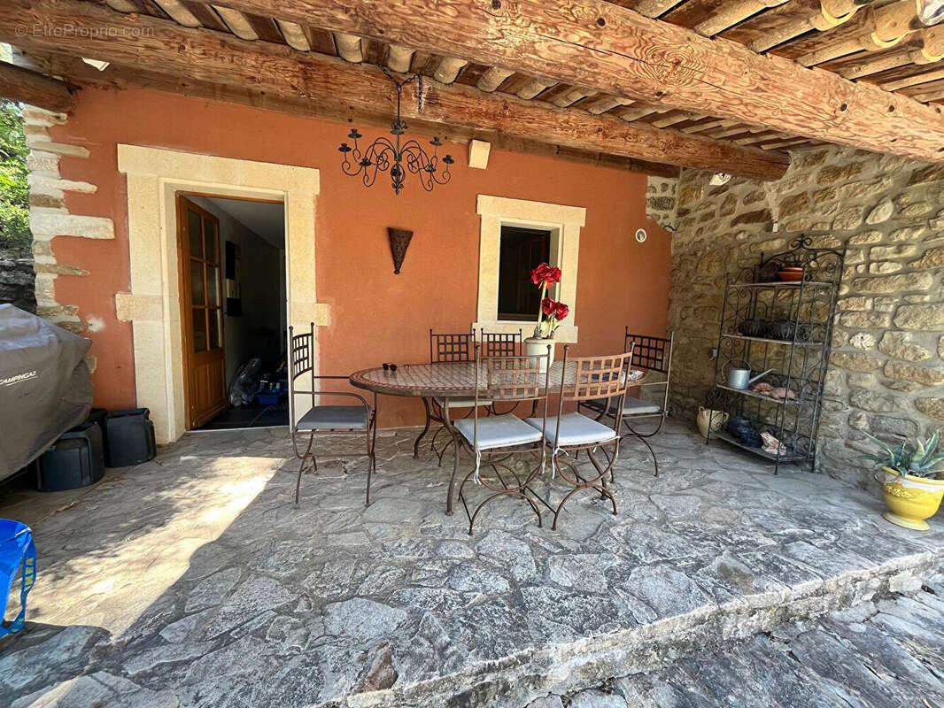Mas avec piscine, 1 hectare de terrain et vue sur le village et proche commodités - photo 6