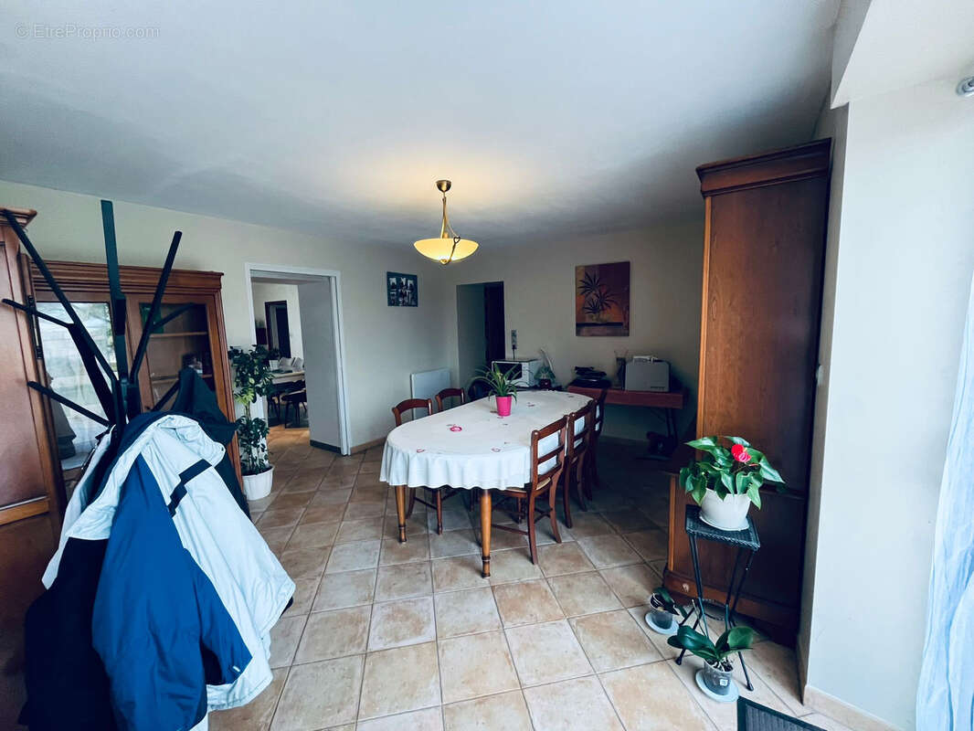 Maison à MONTREVAULT