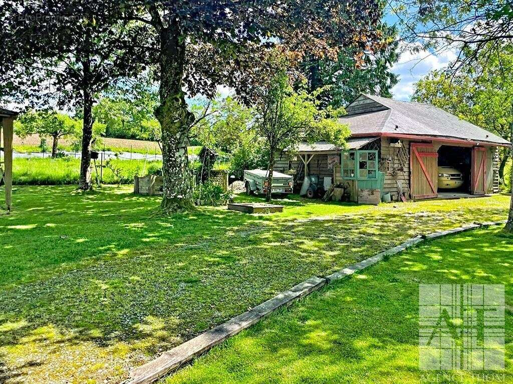 Propriété de charme en pierres avec dépendances et terrain en bordure de ruisseau - photo 16