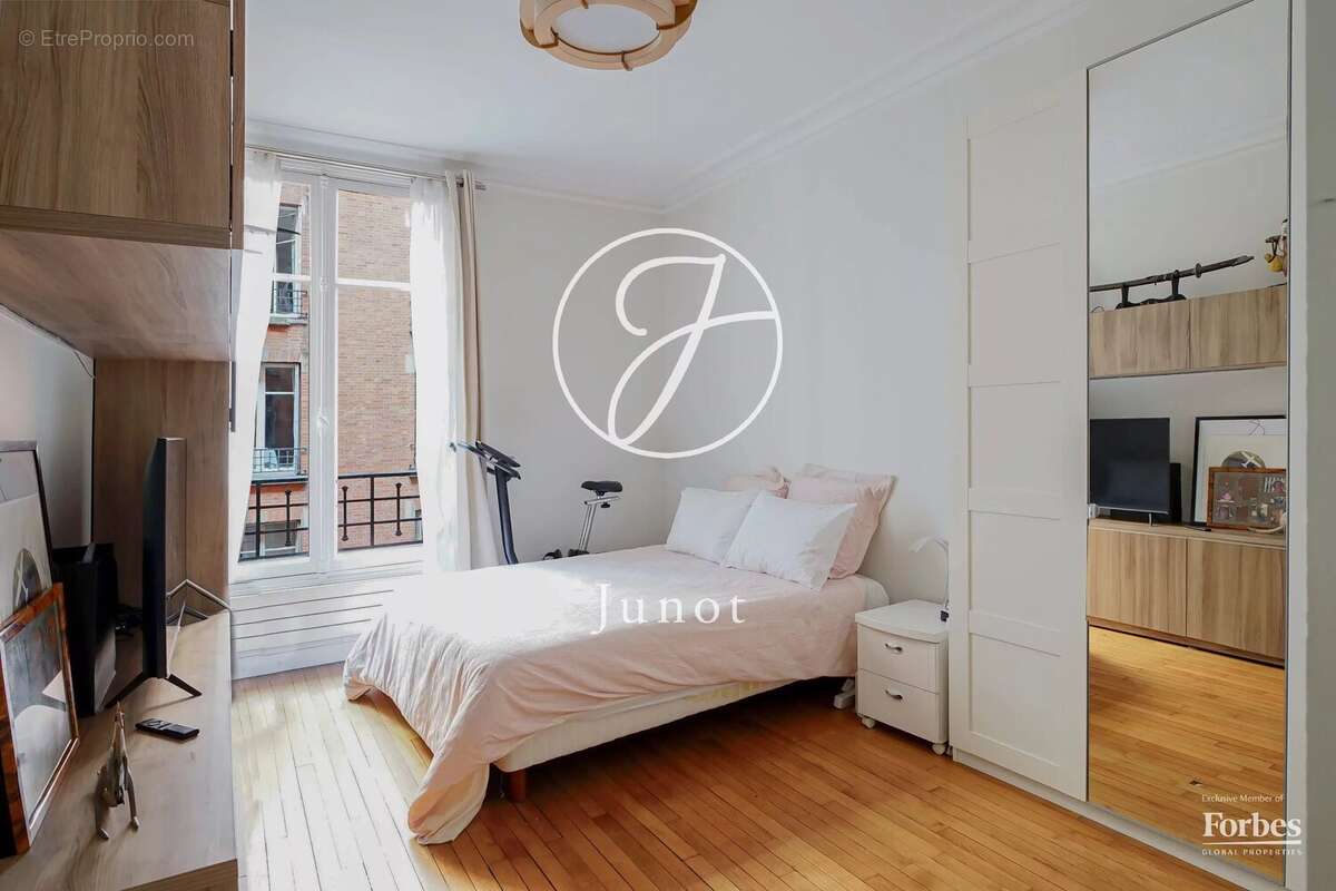Appartement à PARIS-7E