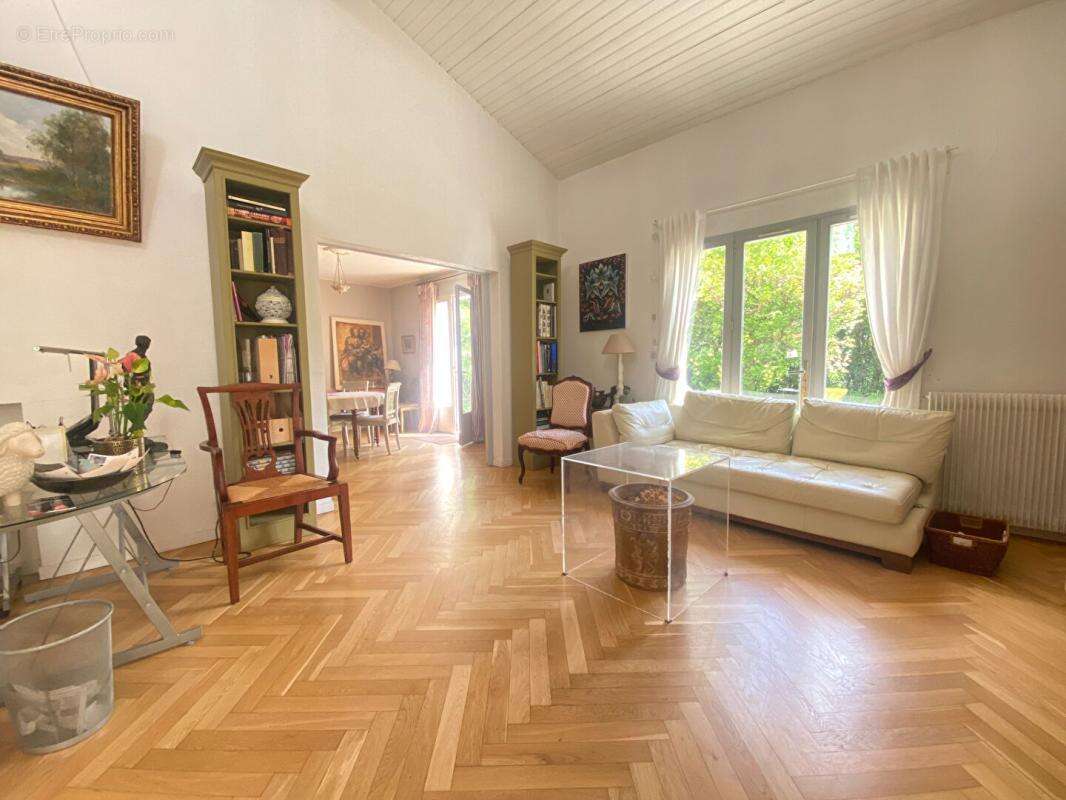 Belle maison de 4 ch sur magnifique jardin dans un quartier résidentiel d'Eysines, intra rocade 210 m2 - photo 5