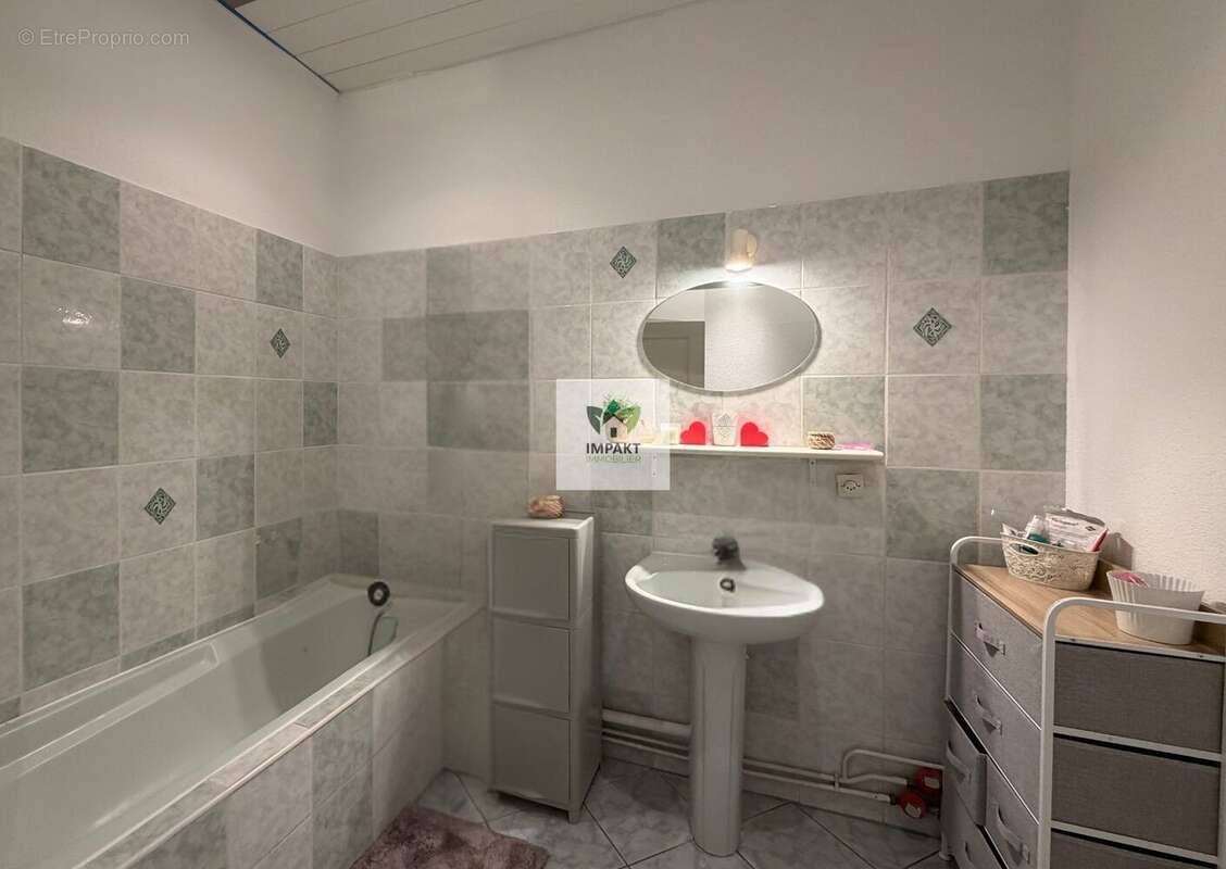 Appartement à ROUGEMONT-LE-CHATEAU