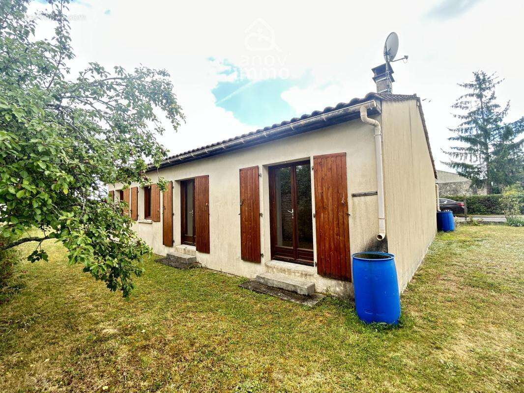 SIGOGNE Proche JARNAC, Pavillon des années 1990 (78m2hab.) a - photo 14