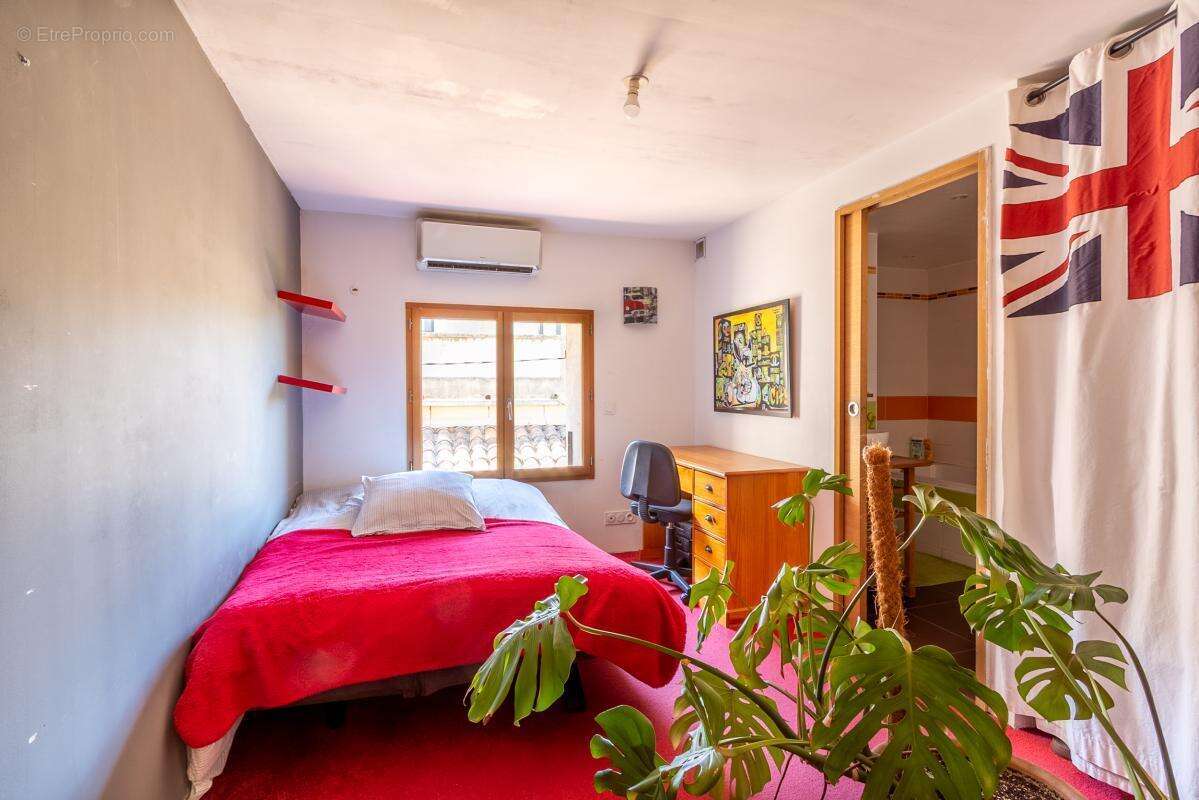 Rare à Cuges-les Pins-Maison de village de caractère de 115 M2 avec terrasse de plus de 21M2 - photo 6