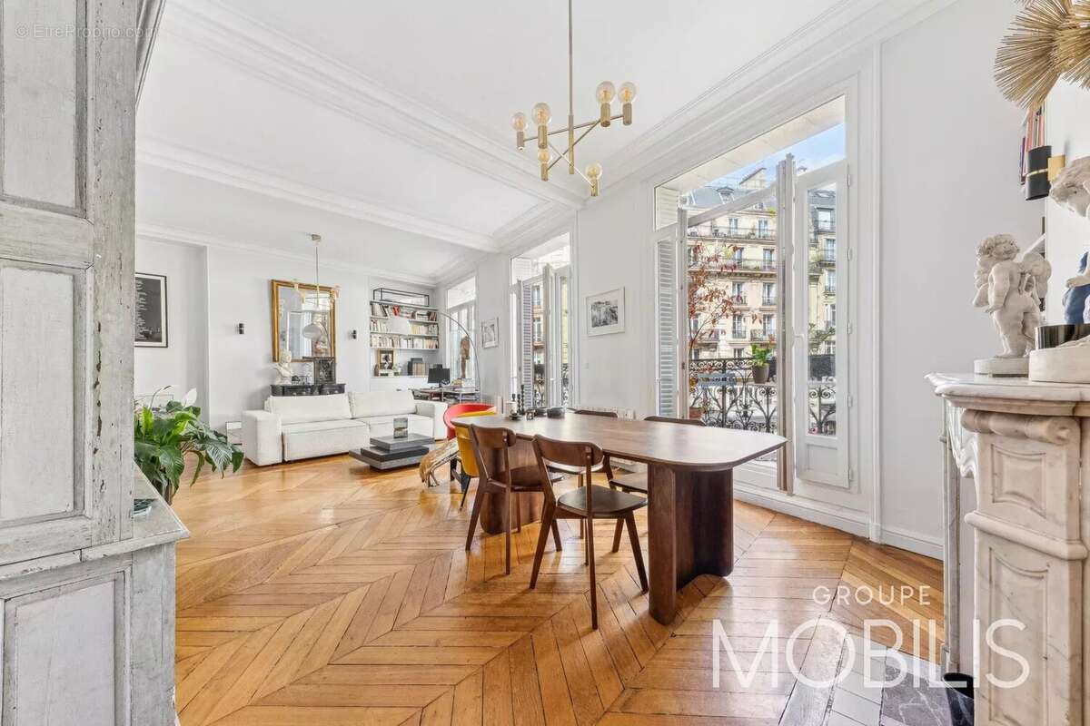 Appartement à PARIS-1E