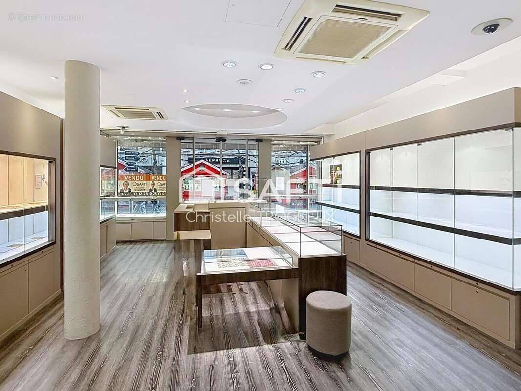 Photo 2 - Commerce à AMIENS