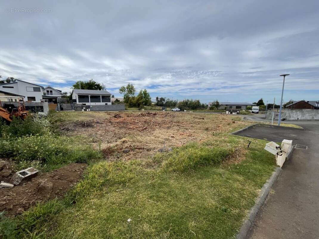 Terrain à SAINT-PIERRE