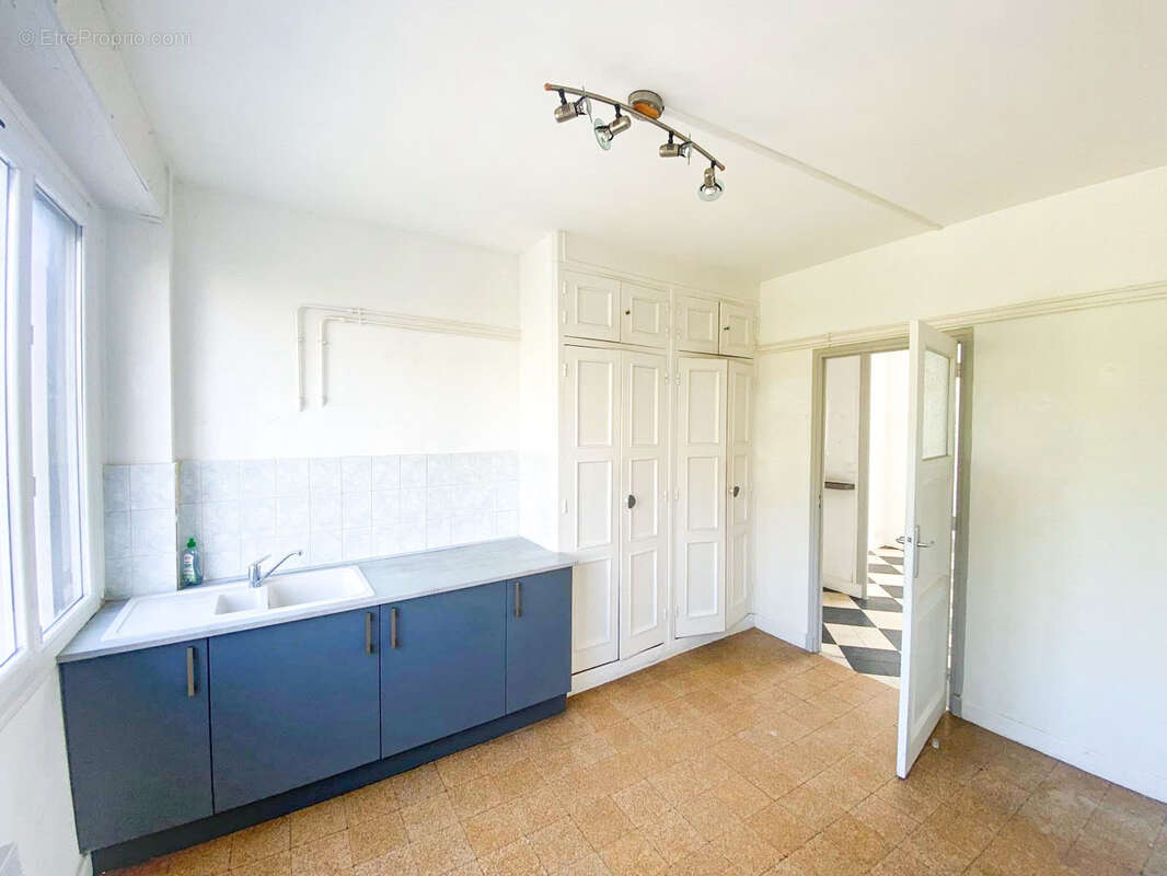 Toulon - Port : Appartement T2 avec balcon - photo 2