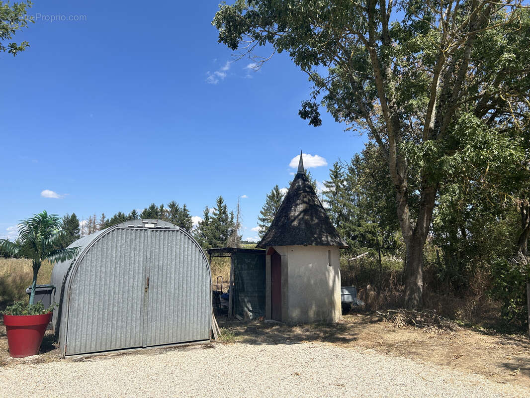 Maison ancienne rénovée avec cave, atelier, jardin - photo 16
