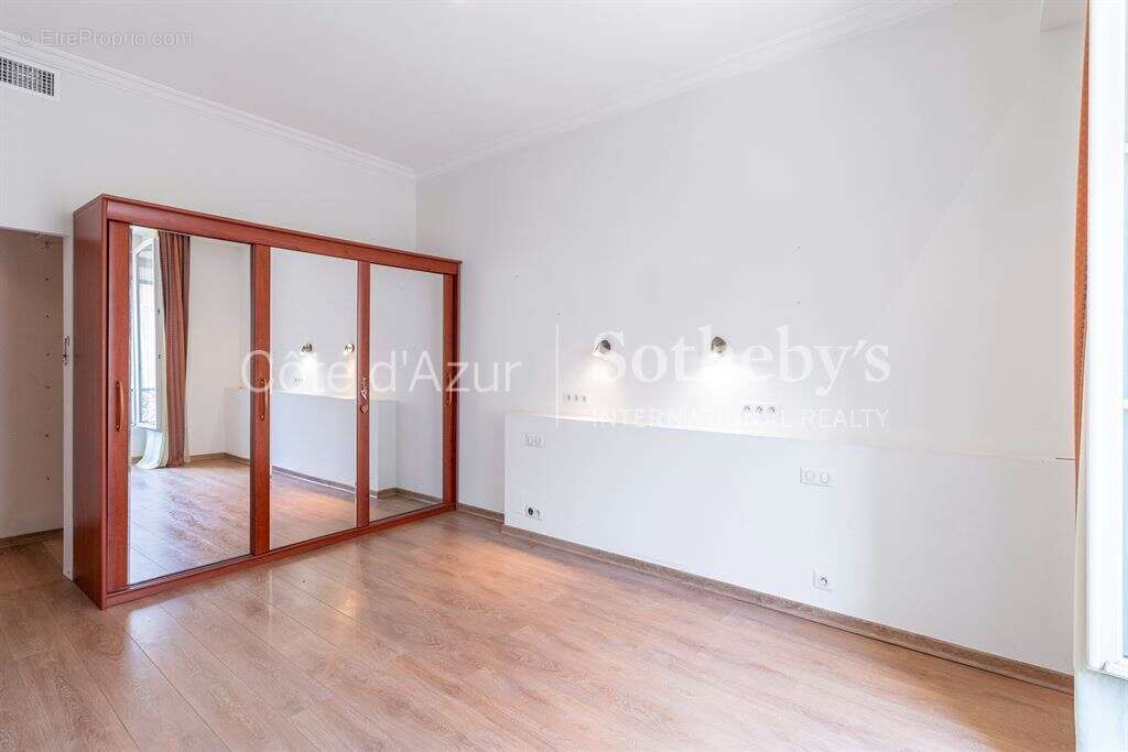 Nice Centre - Appartement 148 m² à rénover - Avenue Jean Médecin - photo 9