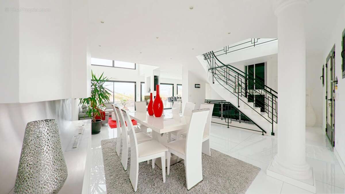 Maison à SAINT-MAUR-DES-FOSSES