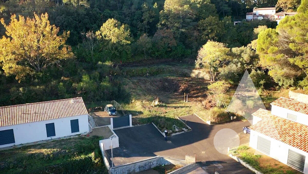 Terrain à DRAGUIGNAN